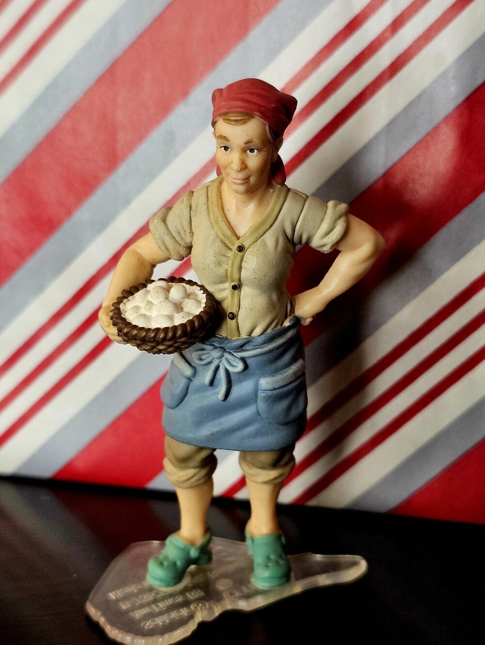 SCHLEICH 13468 FARMERS WIFE with EGGS in Basket 2011